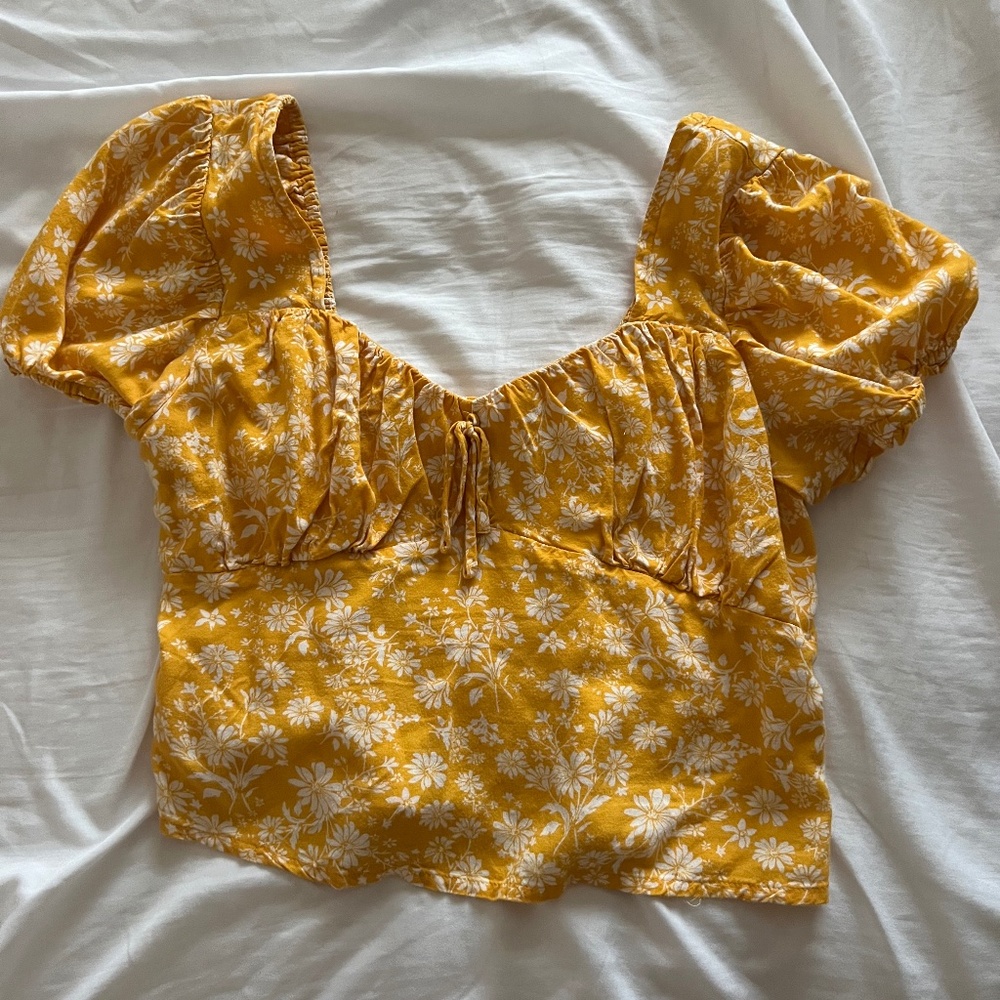 Trendy yellow blouse